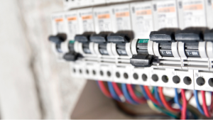 Leia mais sobre o artigo Cuidados essenciais para manter a segurança em instalações elétricas