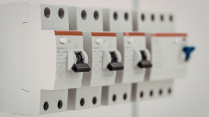 Leia mais sobre o artigo Como escolher uma loja de material elétrico confiável para suas compras