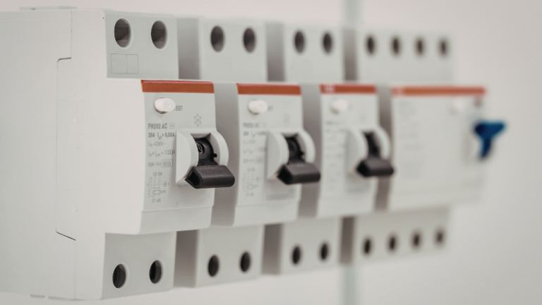 Como escolher uma loja de material elétrico confiável para suas compras