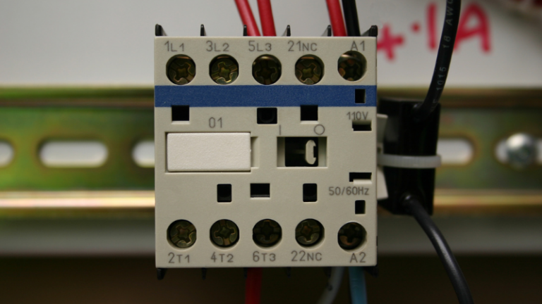 Contator para motor industrial e os erros que podem comprometer seu sistema